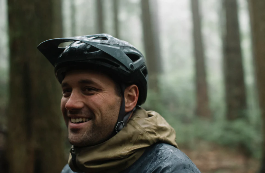 Trail bike helmet