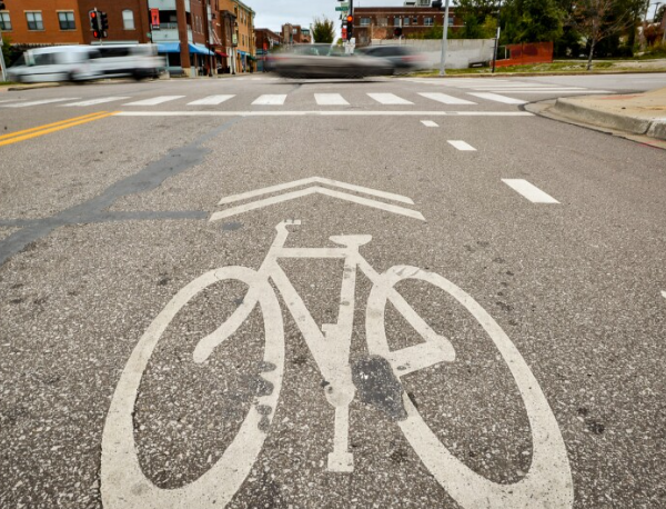 bike lanes advantages and disadvantages.