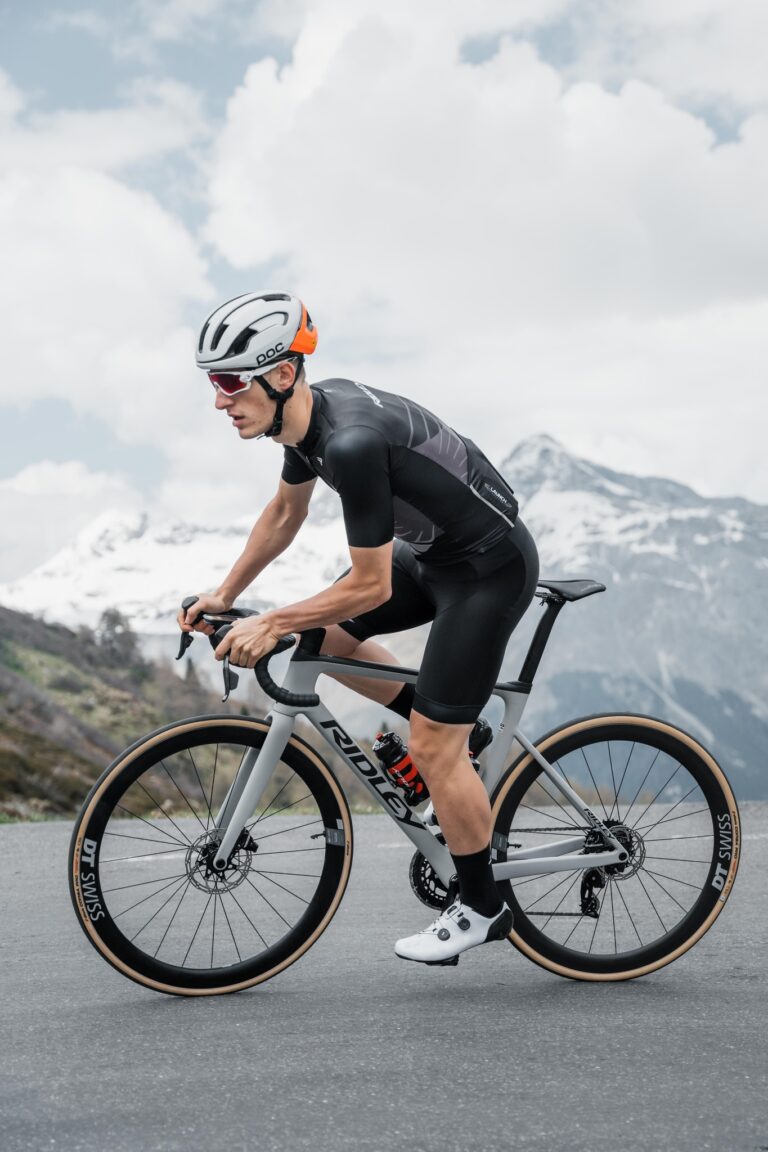 Navigating Weather Challenges: Selecting a Road Bike Helmet for Different Climates