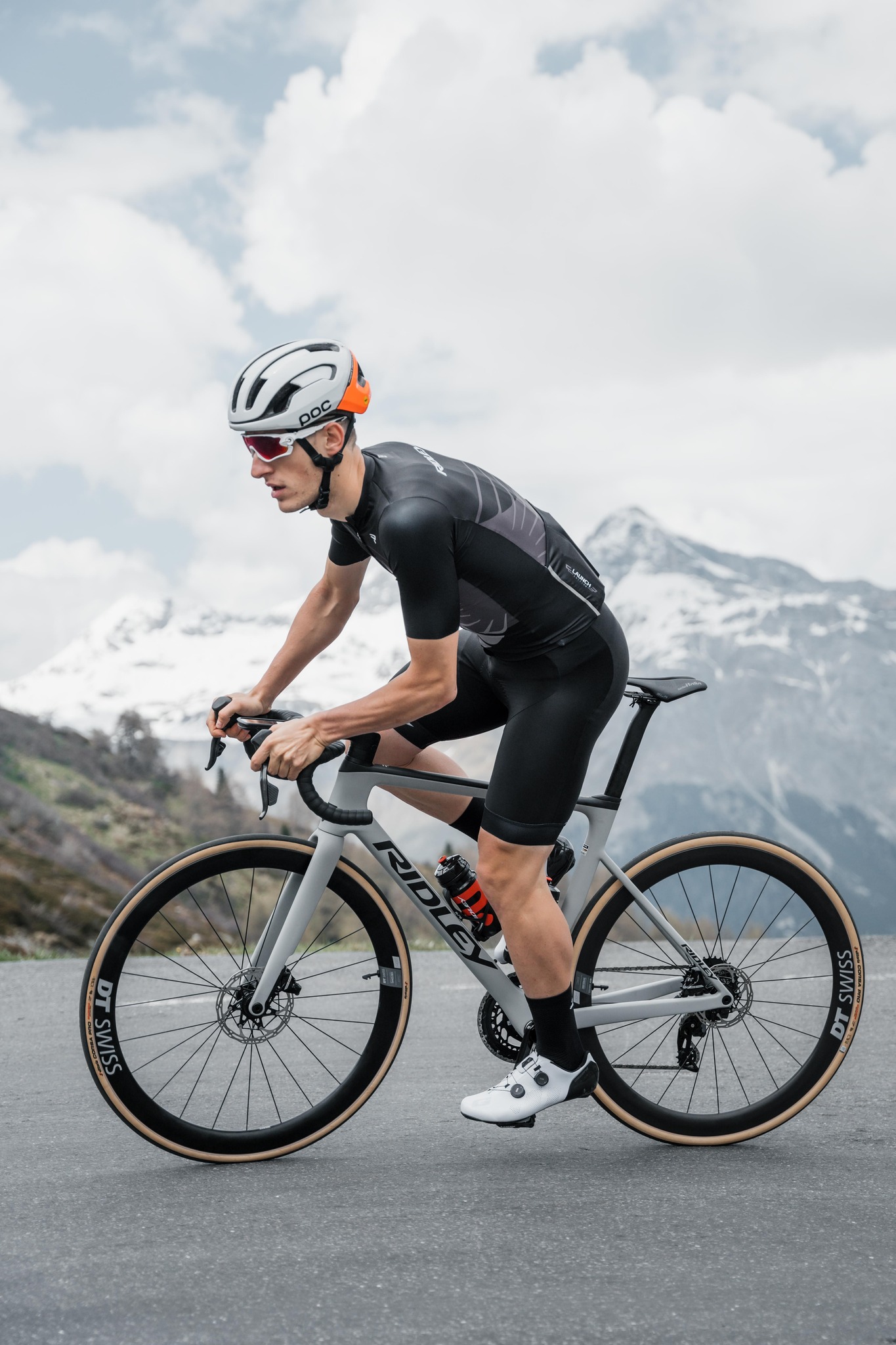 Selecting a Road Bike Helmet for Different Climates