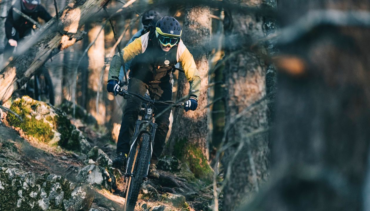 Selecting MTB Helmets for Different Climates. Credit: husqvarna