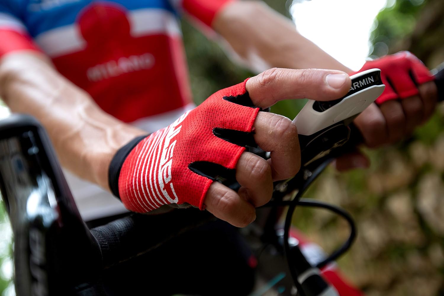 Key Features in Cycling Gloves