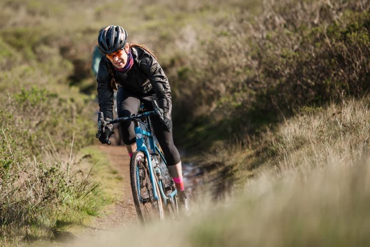 Reducing Helmet Noise for Gravel Biking: Enhance Your Ride’s Comfort and Peacefulness