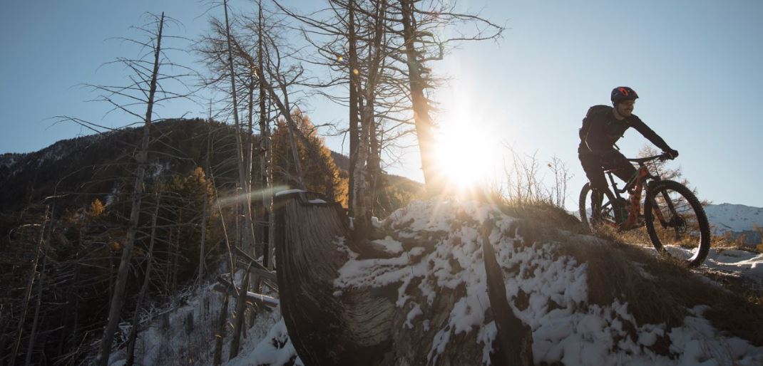 Choosing a Gravel Bike Helmet for Winter Riding