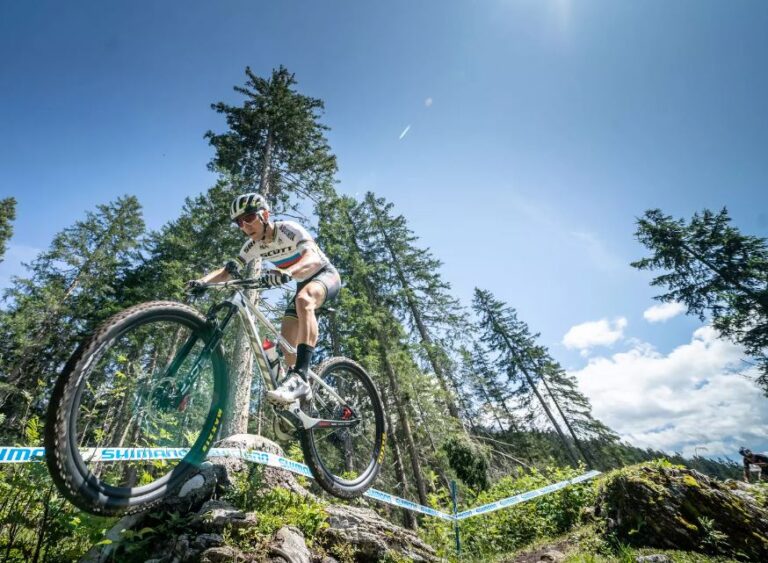 Dive Into the Race: Choosing Mountain Bike Wheels for Enduro Racing