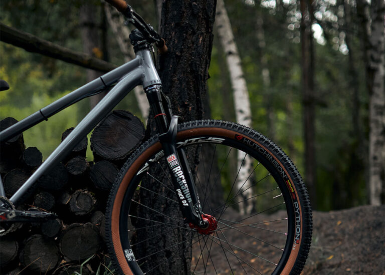 Mastering the Trails: How to Choose Tires for Cross Country Bikes