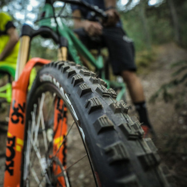 Inner Tube vs Tubeless for Downhill Biking