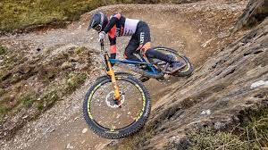 Riding in Style: Color and Design Trends in Enduro Bike Tires