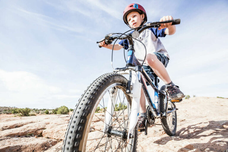 Safeguarding Young Riders: Choosing a Mountain Bike Helmet for Kids