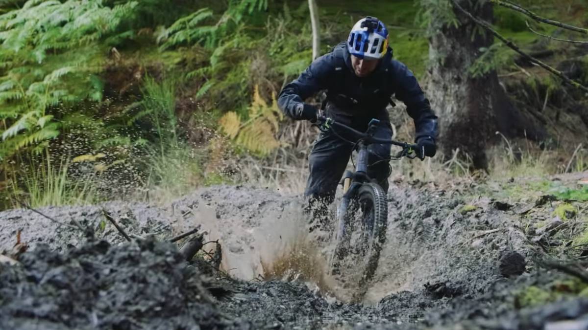 Wet Weather Performance in Enduro Bike Tires