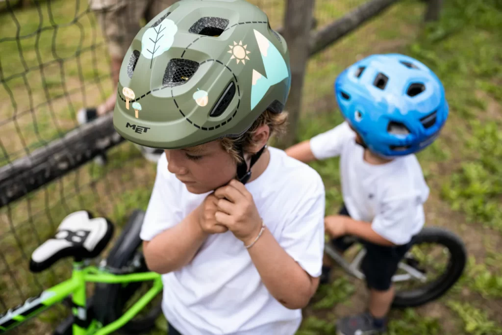 road helmet kids 1